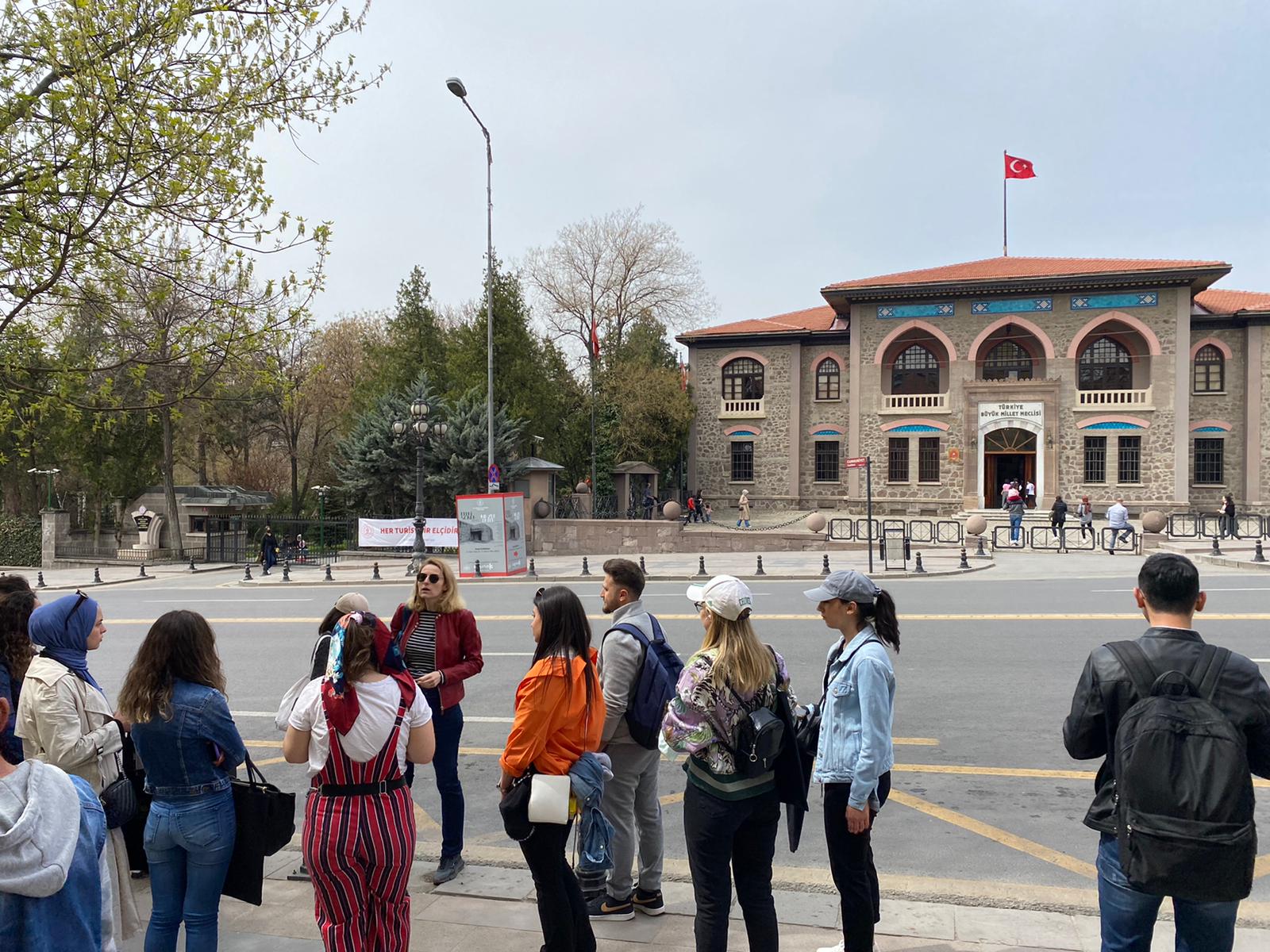 Mimarlık ve Tasarım Topluluğu, “Kent Yürüyüşü” Düzenledi